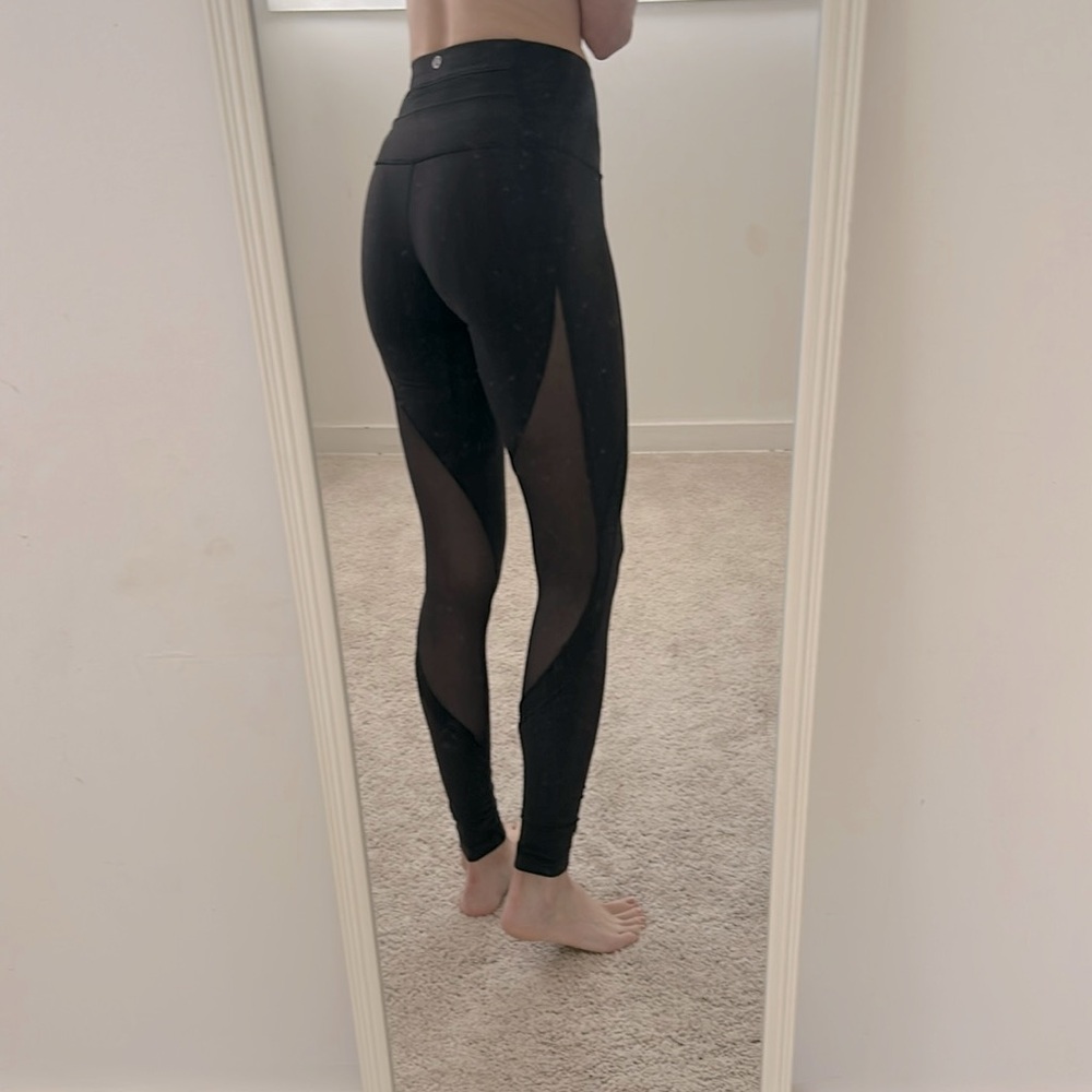 Lululemon mesh design leggings